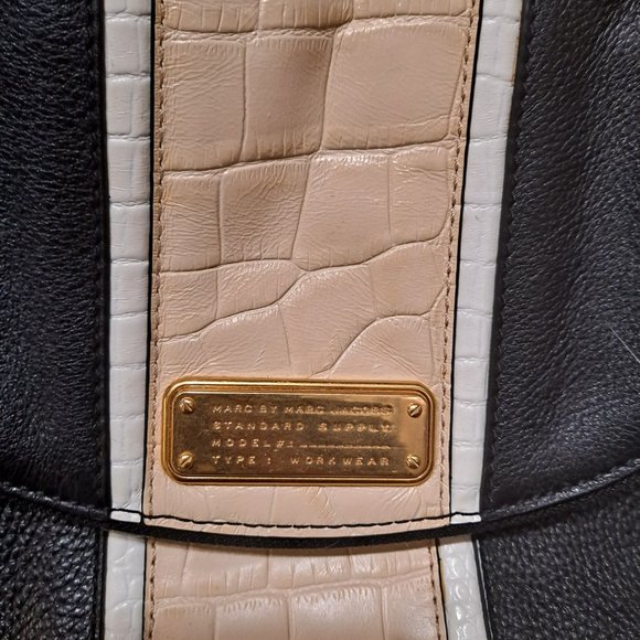 Marc by Marc Jacobs Leather Crossbody Purse - Picture 3 of 10